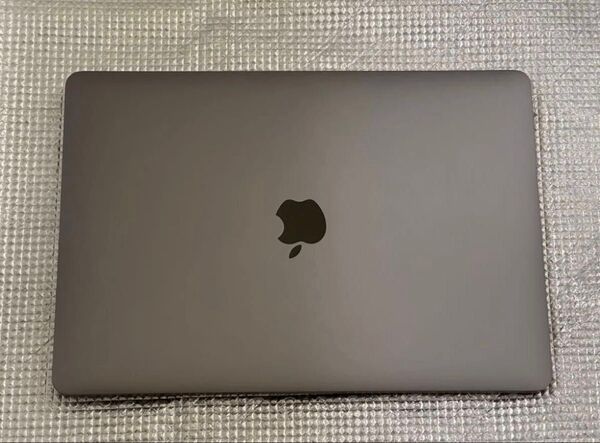 MacBook Pro 2016・メモリ16GB・SSD1TB・Intel i7・ Windows使用可・Touch Bar