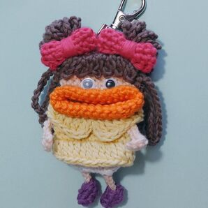 パクパクモンスター ツインテールちゃん 女の子 クリーム色 リトルモンスター ハンドメイド キーホルダー バッグチャーム かわいい