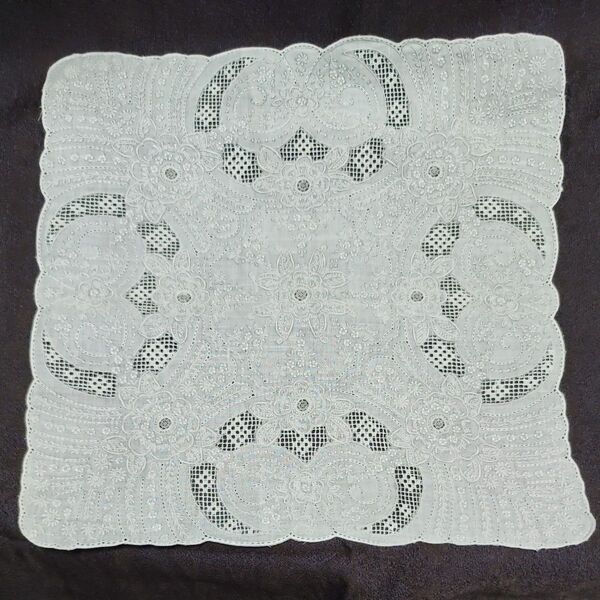 スワトウ汕頭手刺繍ハンカチ ホワイト
