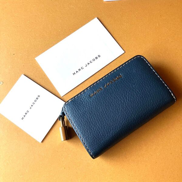 【送料無料】マークジェイコブス 財布 MARC JACOBS 二つ折り財布 南京錠 ネイビー ボルトー ビンテージ ミニウォレット