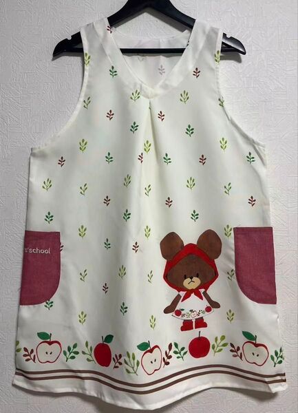 ★新品 くまのがっこうアップルエプロン ナチュラル×レッド