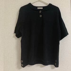 Mario floral 半袖 ニット ブラック F ゆったりめ ボタン 付き 襟 あり シンプル 透け 感 あり