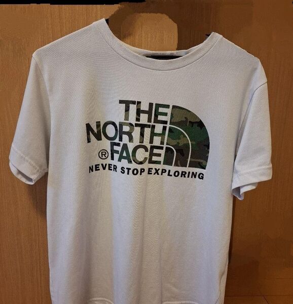 THE NORTH FACE Tシャツ 迷彩ロゴ ホワイトベージュ系