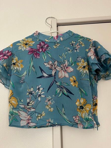 Bershka フラワープリント 半袖トップス ブラウス シャツ 半袖カットソー