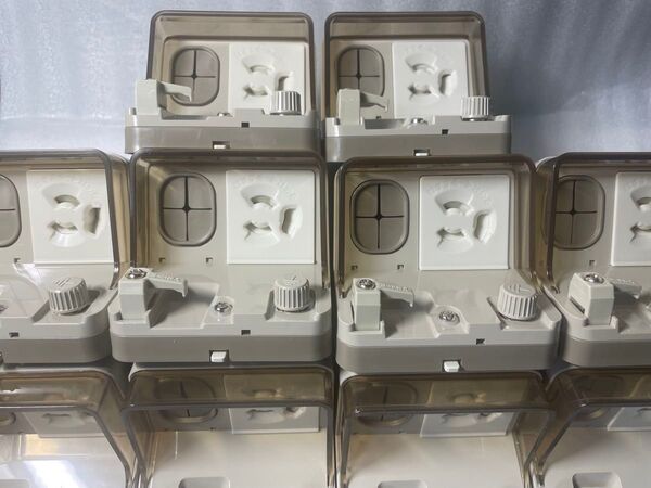 パナソニック WK4104K フル接地防水コンセント(入線機能付)(抜け止めアースターミナル付)(露出・埋込両用) 10個セット