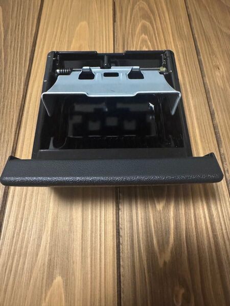 ハイエース8型 灰皿 新車外し