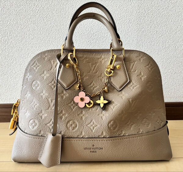 正規品 LOUIS VUITTON ルイヴィトン ネオアルマ ベージュ ハンドバッグ チャーム付き レザー
