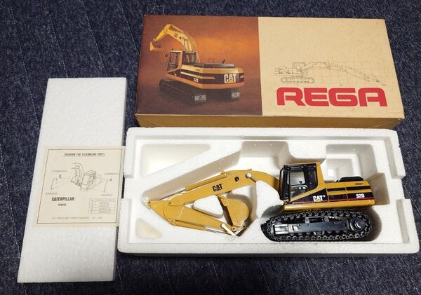 REGA CAT 320 ショベルカー キャタピラー 1/40