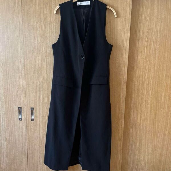 美品 ZARA 黒 ジレ EUR M / USA M / MEX 28 ロングジレ