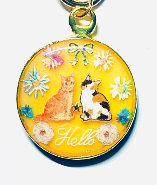 (2271)可愛い猫ちゃんのキーホルダーです♪ハンドメイド レジン ネコ お花