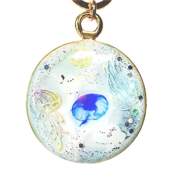 (2380) 可愛いクラゲとシマエナガちゃんのキーホルダーです♪ ハンドメイド レジン 鳥