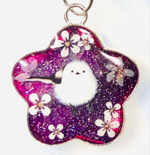 (2359) 可愛いシマエナガとお花のキーホルダーです♪ハンドメイド レジン 鳥