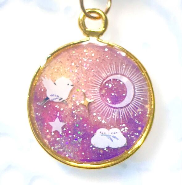 (2363) 可愛いシマエナガのキラキラなキーホルダーです♪ハンドメイド レジン 鳥