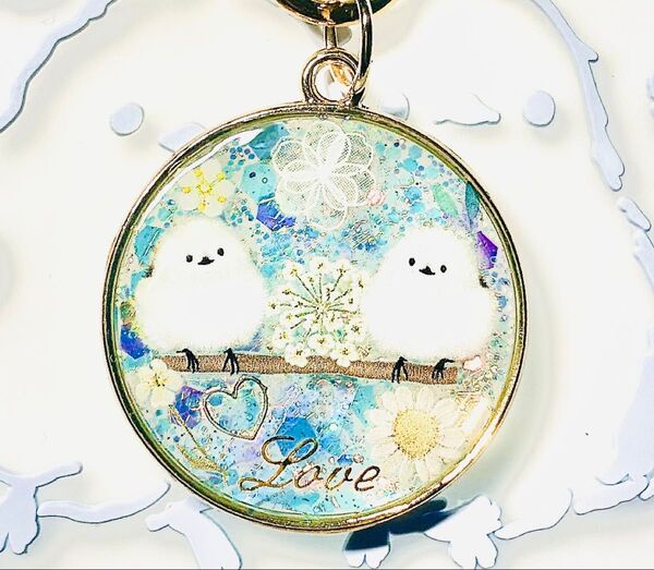(2242)可愛いシマエナガのキーホルダーです♪ハンドメイド レジン 鳥 お花