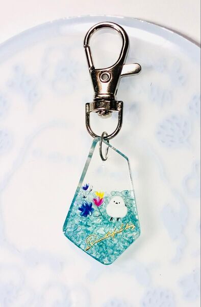 (2256) 可愛いシマエナガちゃんとお花のキーホルダーです♪ハンドメイド レジン 鳥