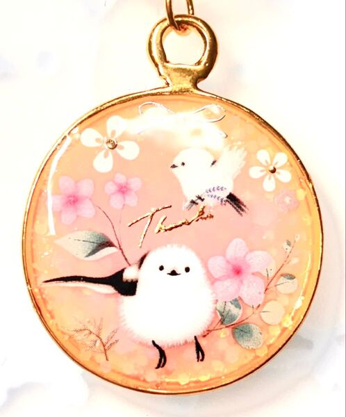 (2382) 可愛いシマエナガとお花のキーホルダーです♪ハンドメイド レジン 鳥