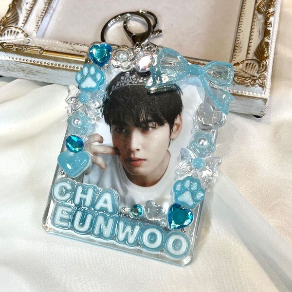 トレカキーホルダーデコ レジン チャウヌ ASTRO 水色 ブルー 青 リボン ハート ライブ 韓国 eunwoo 匿名