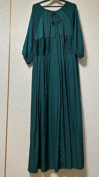 新品未使用 深緑ロングワンピース M サイズ