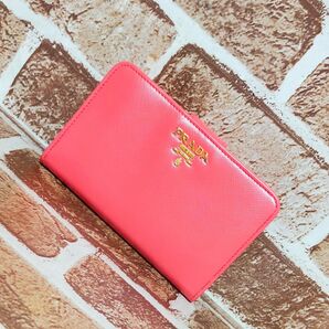 PRADA・プラダ折財布