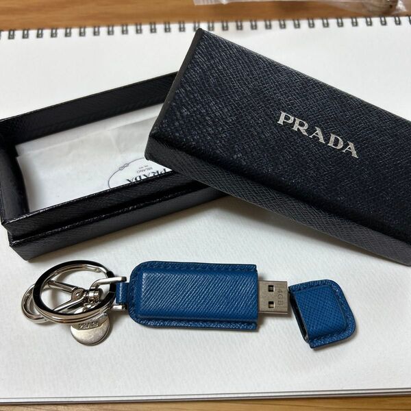 PRADA USB キーリング キーホルダー ブルー 箱付き
