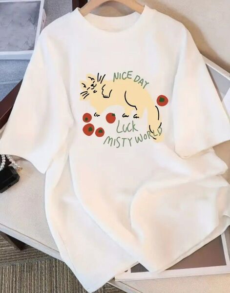 「Nice Day」猫&花柄プリントのレディースカジュアルTシャツ、ルーズフィットハーフスリーブサマートップ、通気性&快適