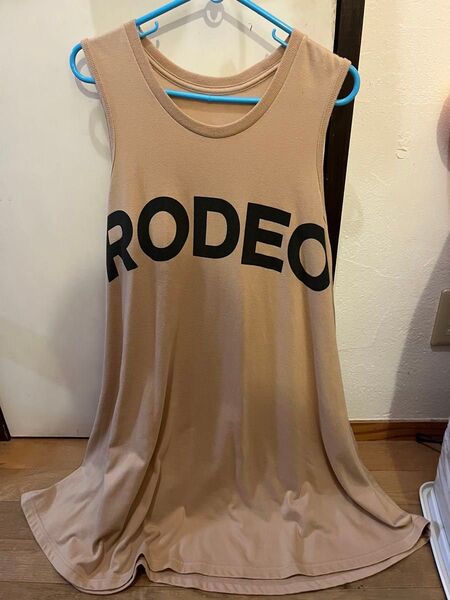 RODEO CROWNS ノースリーブワンピース ベージュ