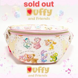 合皮 ダッフィー&フレンズ 『Filled with joy』ボディバッグ