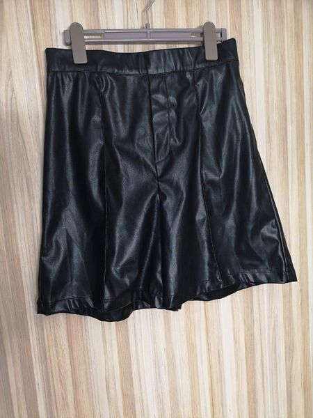 【中古】合皮 ショートパンツ ハーフパンツ 短パン ブラック Lサイズ 黒 合成皮革 ウエストゴム ウエスト69〜77cm