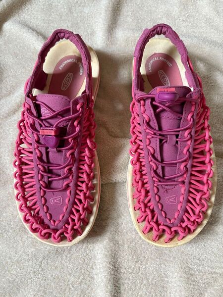 KEEN ユニーク サンダル レディース ピンク 24.5㎝