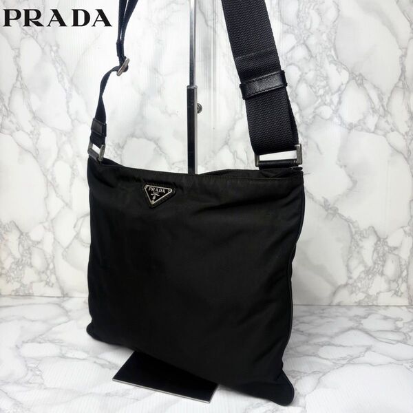 011 美品 PRADA プラダ ショルダーバッグ サコッシュ 黒 斜め掛け 三角ロゴプレート ブラック
