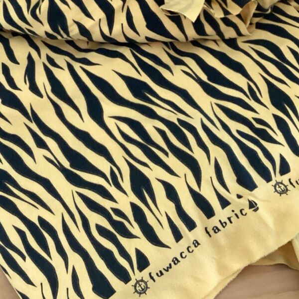 Fuwacca fabric トラ柄 スムースニット ラメ入り