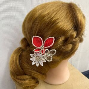 つまみ細工と蝶♪髪飾り 明るい赤