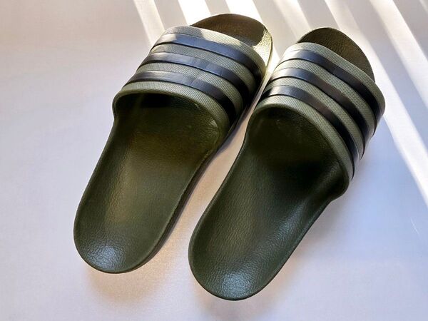 【美品】adidas アディダス スポーツサンダル シャワーサンダル オリーブ カーキ グリーン 27.5cm