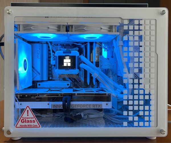 ゲーミングPC AMD Ryzen 7 9700X + NVIDIA GeForce RTX 5070