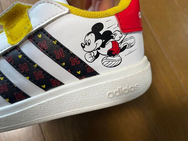 adidas ミッキーマウス スニーカー 15cm キッズ 子ども ディズニー アディダス 白 ホワイト