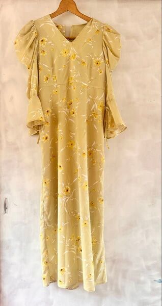 未使用 パフスリーブ 花柄 ロングワンピース イエロー 黄色 七分袖 Vネック 春夏 M パワースリーブ ドレス