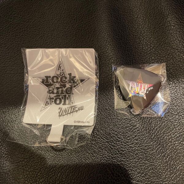 B'z ガチャ ピックバッジ フォンタブ UNITE02