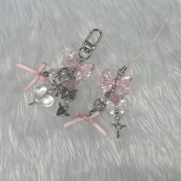 ビーズキーホルダー 韓国 Y2K pinkハンドメイド コレクトブック
