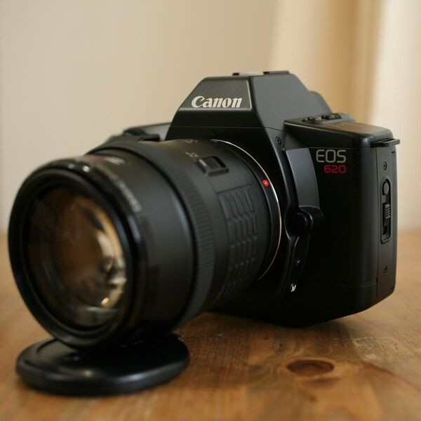 CANON EOS 620 フィルム一眼レフ、EF 35-105mm ズームレンズ