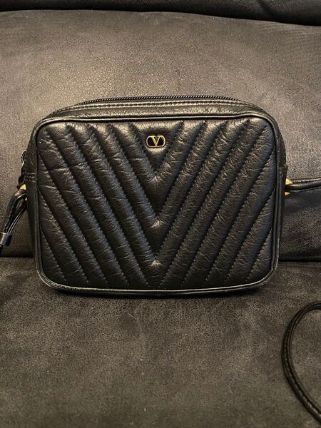 ヴァレンティノガラヴァーニ レザーVロゴVステッチ キルティングショルダーバッグ