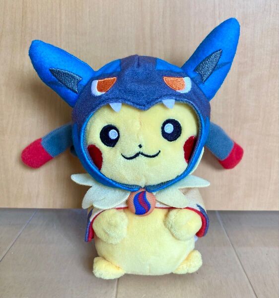 メガルカリオのポンチョを着たピカチュウ マスコット ポケモンセンター限定