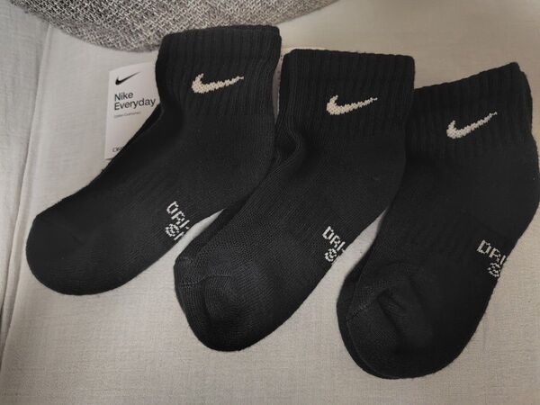 【新品未使用】NIKE 靴下 ソックス 3足セット ブラック 未使用21-23cm