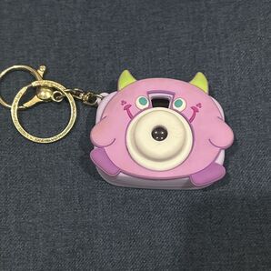モンスター型 カメラ キーホルダー ピンク おもちゃ 子供