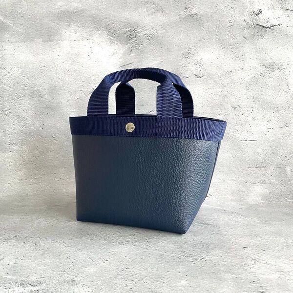 舟形デイリートートバッグ(S) フェイクレザー ネイビー ハンドメイド