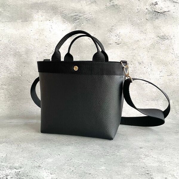 ハンドメイド フェイクレザーのショルダーバッグ 2way ブラック