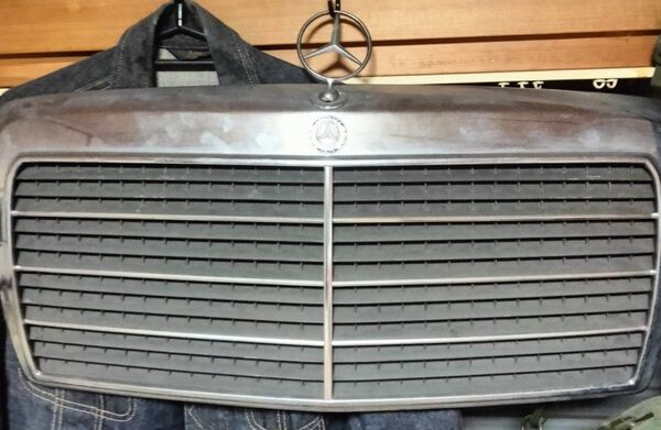 メルセデスベンツ W124 純正品 フロントグリル