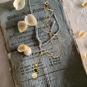 ハンドメイド*スワロフスキー ジルコニア 樹脂パール ハート フラワー ネックレス エメラルド ゴールド 40㎝ No.1889