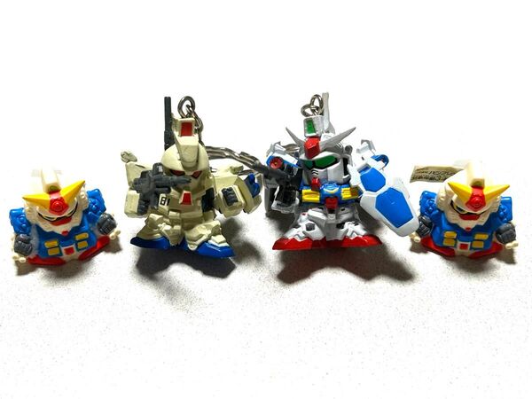ガンダムキーホルダーとミニフィギュア4個セット まとめ売り