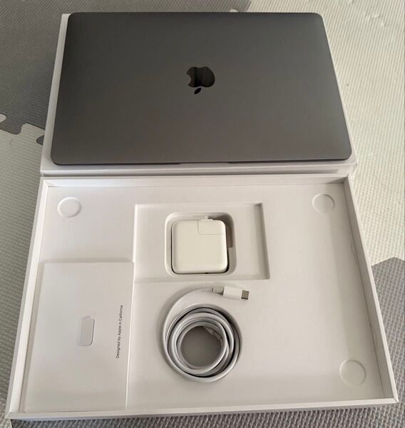 Apple MacBook Air 2019 シルバー 本体 付属品付き スペースグレイ 初期化済み アップル