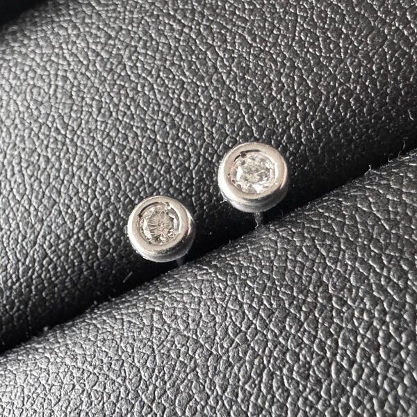 【K18WG】ダイヤ合計0.1ct ホワイトゴールド ピアス 約0.6g キャッチ付